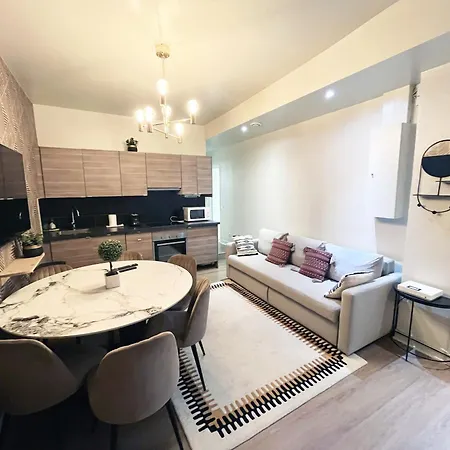06 - Designed Flat Grands Boulevards Appartement *